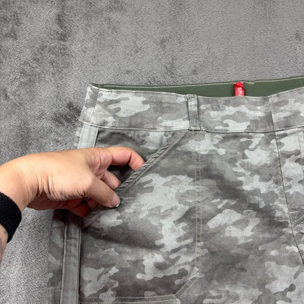 Spanx Stone Wash Camo Pull On Stretch Twill Shorts Shaping Greens Size XL I178
